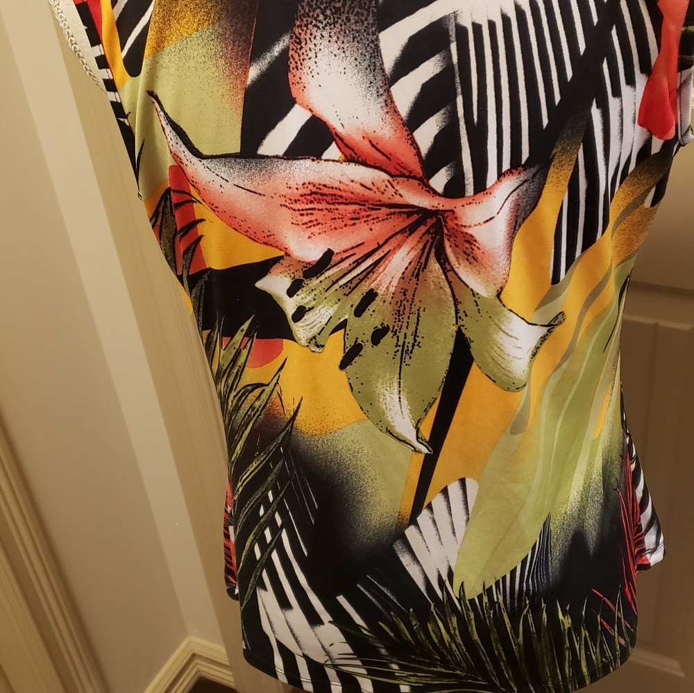 Libra Colorful Printed Top - Picture 2 of 9